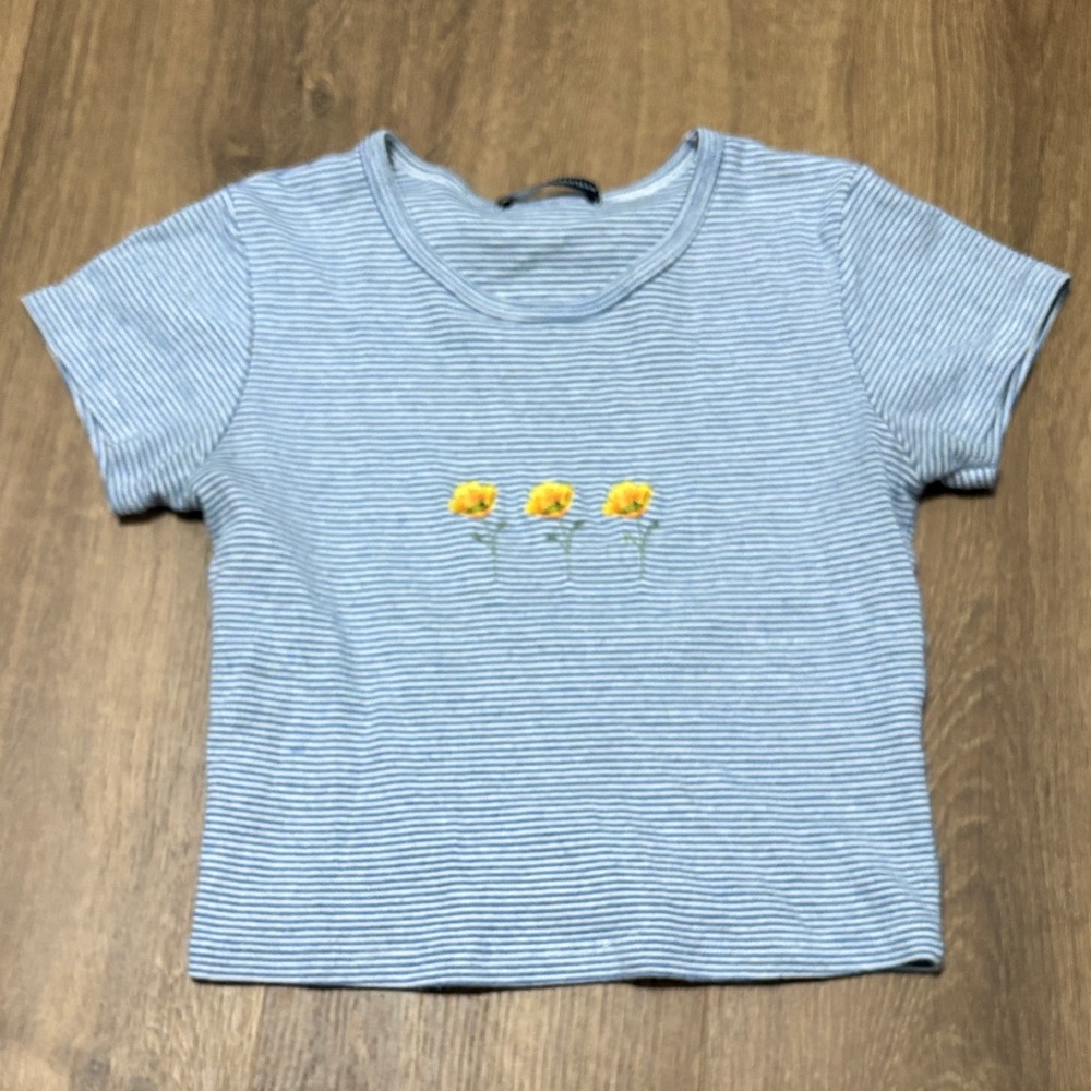 Women’s Brandy Melville Light Blue Stripe Tee with Yellow Flower Embroidery Crop